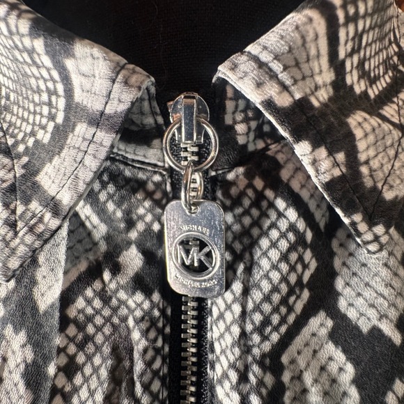 Michael Kors Animal Print Blouse Top,‎ Black and White, Long Sleeve, XL - Picture 3 of 4